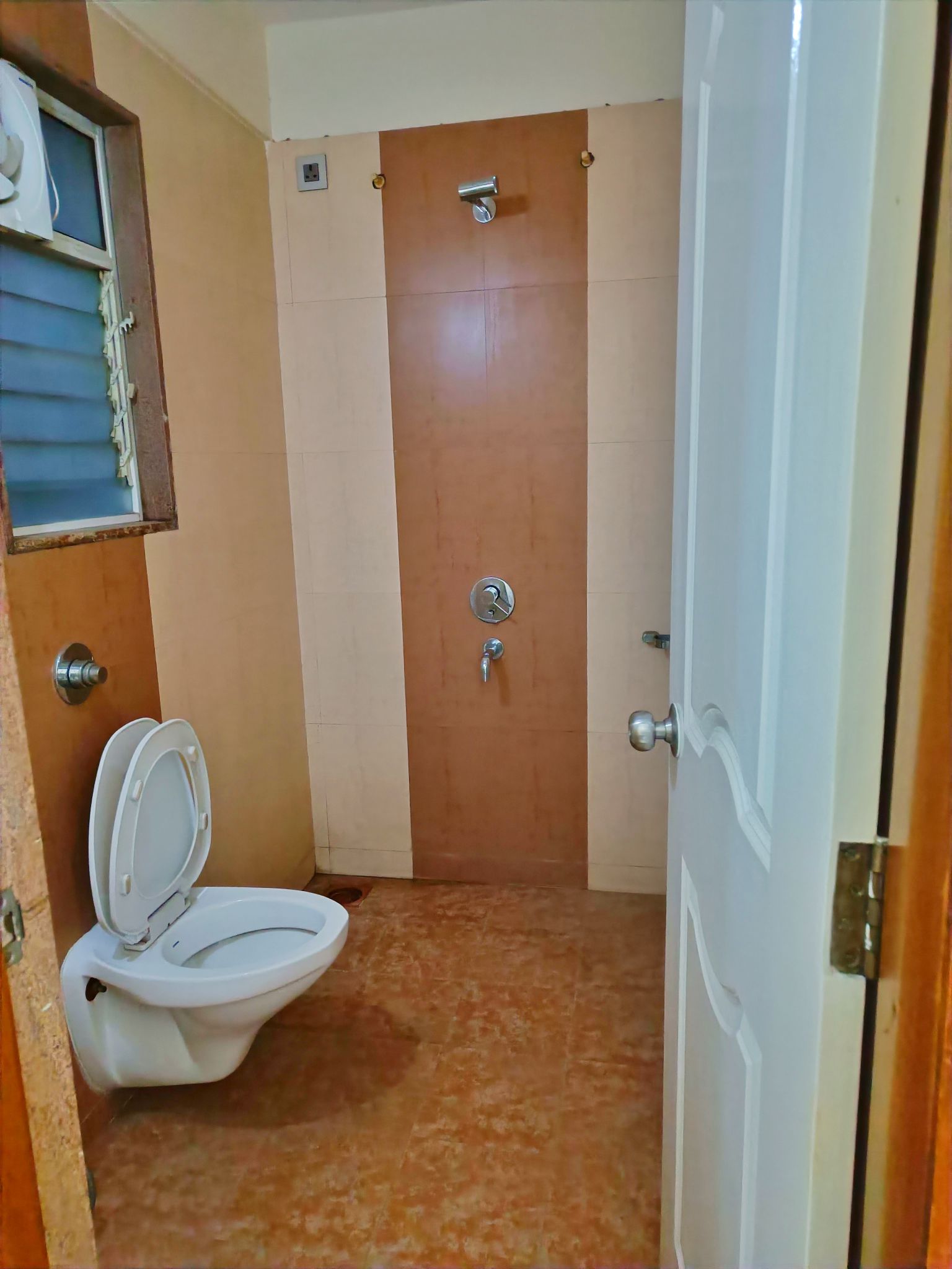 Nakshatra Girls PG Baner - Washroom with geyser